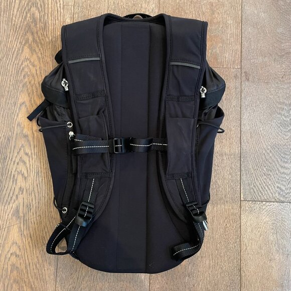 LuluLemon Run All Day Backpack | Size 16.5" x 9.5" x 6" | Black/Tan Inside - Picture 3 of 6